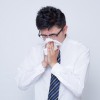 花粉症の鼻づまりの解消方法　眠れないとき、軽減させるには
